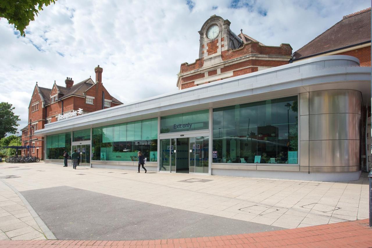 Basingstoke Apartments - Westlands House, City Centre, Home-From-Home Exterior photo