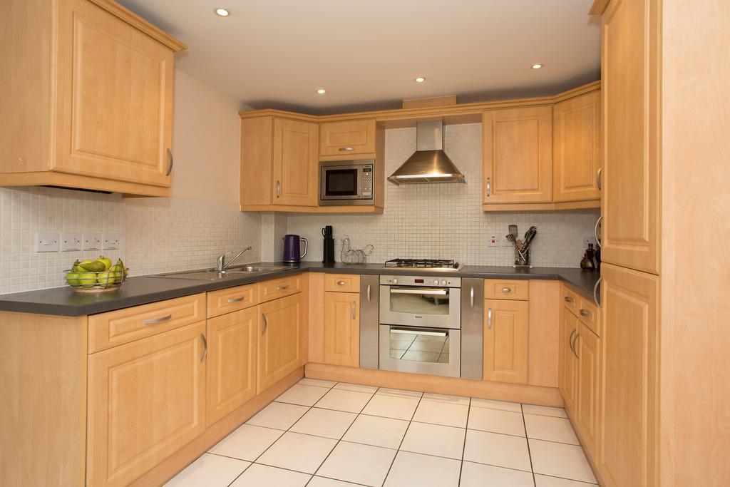 Basingstoke Apartments - Westlands House, City Centre, Home-From-Home Exterior photo