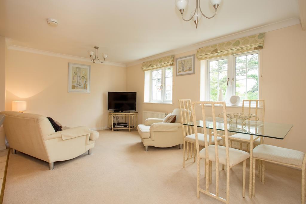 Basingstoke Apartments - Westlands House, City Centre, Home-From-Home Exterior photo